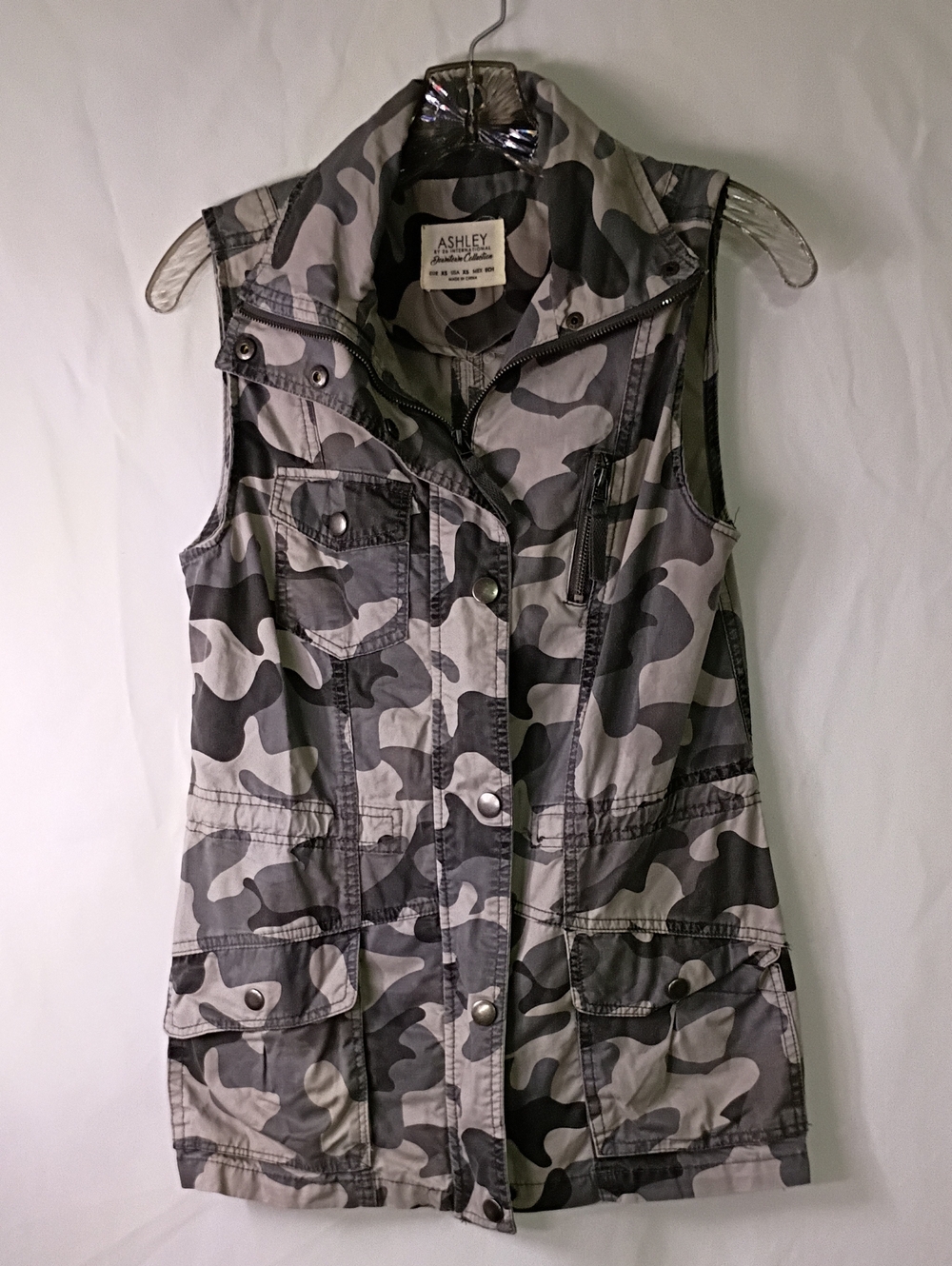Ashley By 26 International Sleeveless Camo Utility Vest - Gray & Black